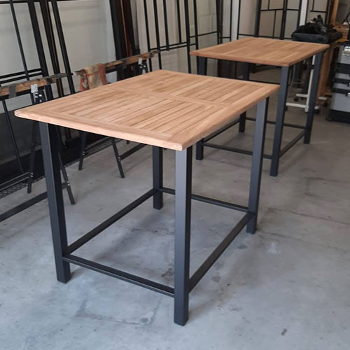 Van staal gemaakte bijzet tafels aangekleed met hout - Stalendeurinhuis
